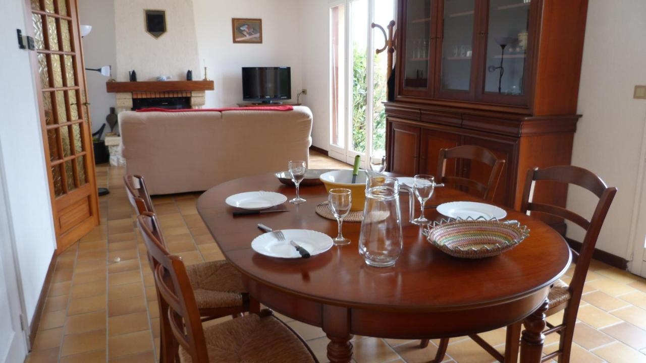 Maison De Vacances Pour 6 Personnes Avec Piscine Lainsecq Eksteriør bilde
